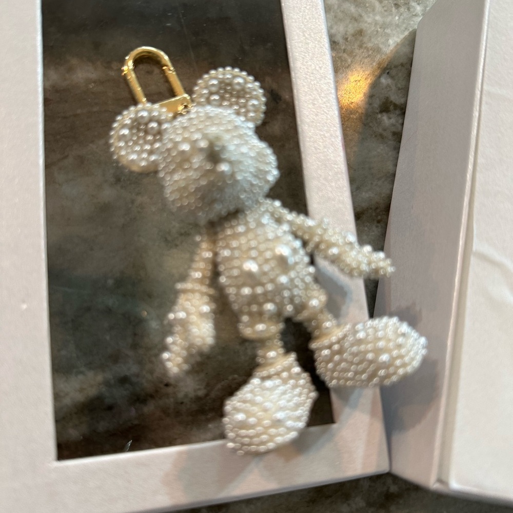 NWT - BaubleBar Pearl Mickey Mouse Bag Charm - Picture 2 of 2